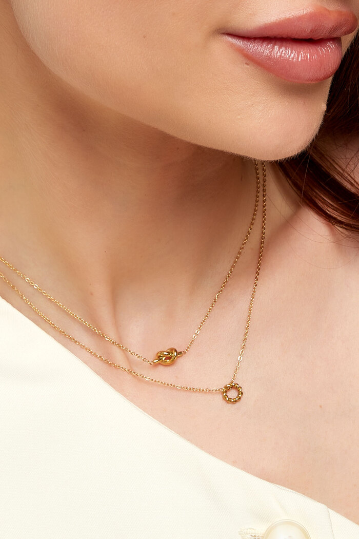 Simple necklace with knotted charm - gold  Picture3
